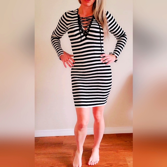 XS-Guess Sweaterdress - Picture 3 of 5